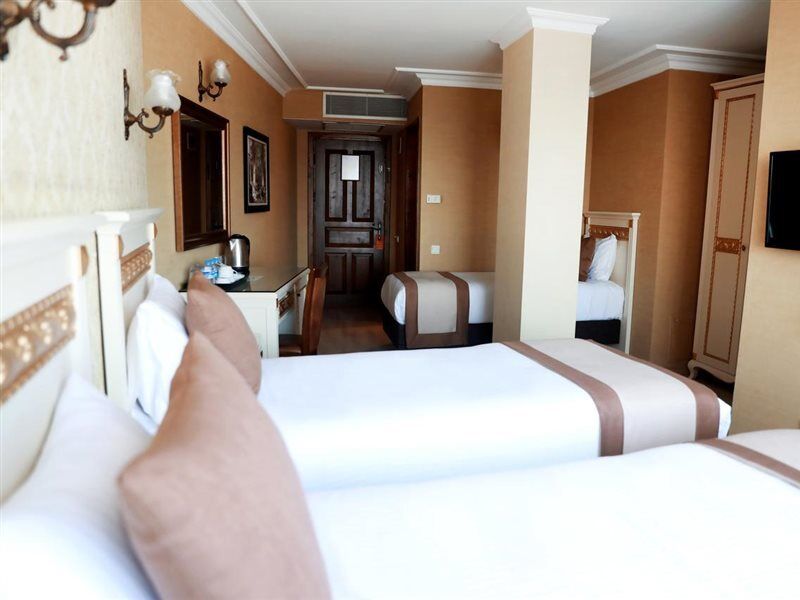 ยูซุฟปาซา โคนาช์ Hotel อิสตันบูล ภายนอก รูปภาพ